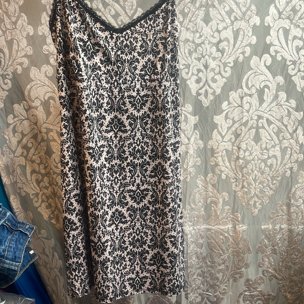 Marilyn nightgown and robe set - Picture 2 of 6